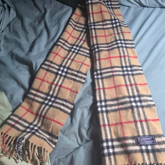 Vintage BURBERRY signature scarf - Picture 1 of 6